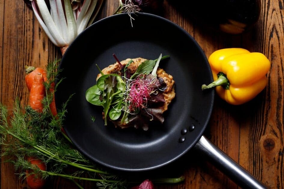 Salad on black plate. Dietitian for Chronic Disease Management Plans. Gut Health Specialist Brisbane