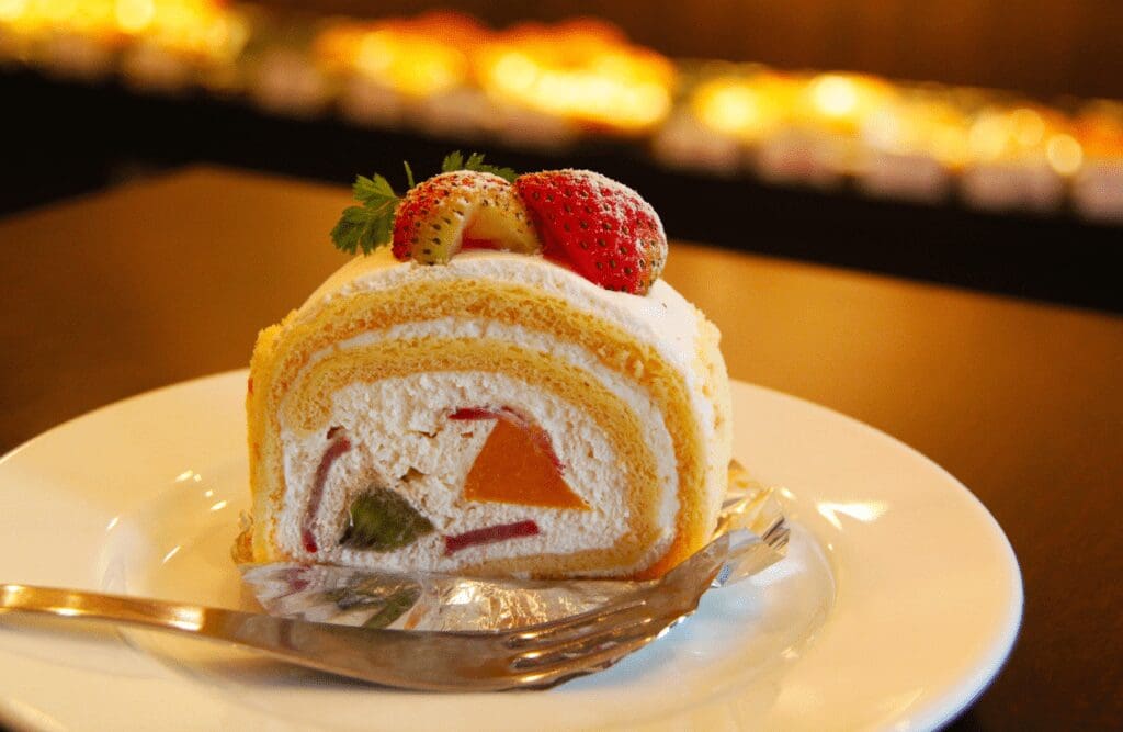 A slice of cake on a plate. Foods that cause inflammation. Brisbane Livewell Clinic