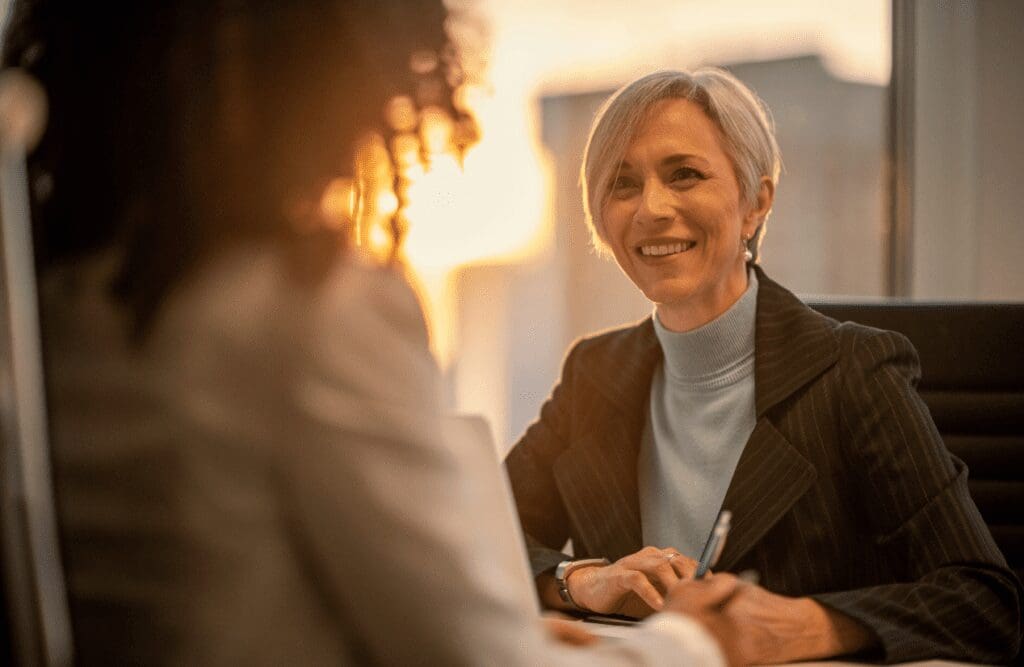 Naturopath consulting with patient. Naturopath Sunshine Coast. Health and Wellness Brisbane. Blood Analysis Cost. Brisbane Livewell Clinic