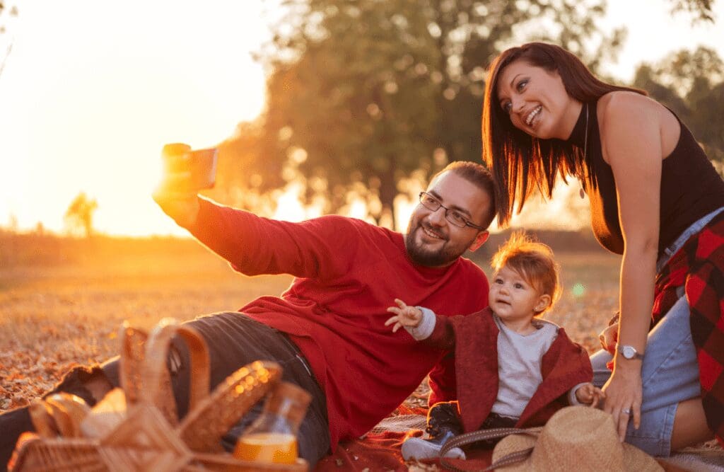 Outdoor family picnic. Hypnotherapy Melbourne prices. Clinical Nutritionist Carindale. Brisbane Livewell Clinic