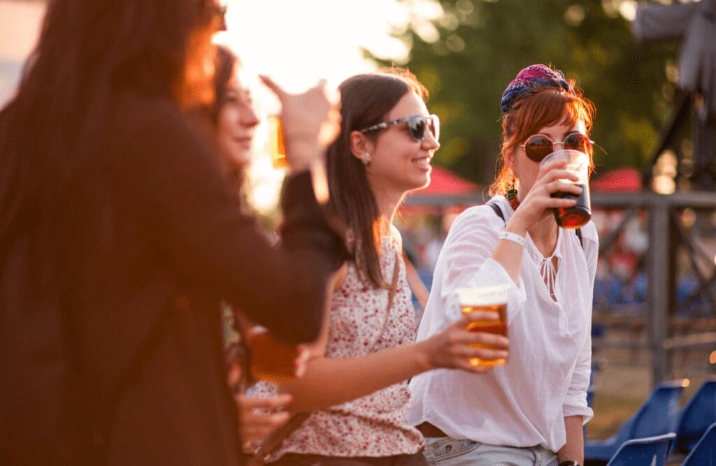 Friends drinking beer at the Summer Festival. Hypnotherapy for Alcohol Online. Addiction Hypnotherapy. Brisbane Livewell Clinic