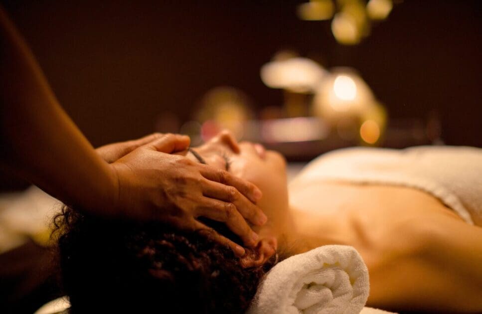 Woman receives a relaxing head massage. What is Indian Head Massage. Head Massage Brisbane. Lymphatic massage for cellulite. Lymphatic massage and cellulite. Indian Head Massage. Brisbane Livewell Clinic