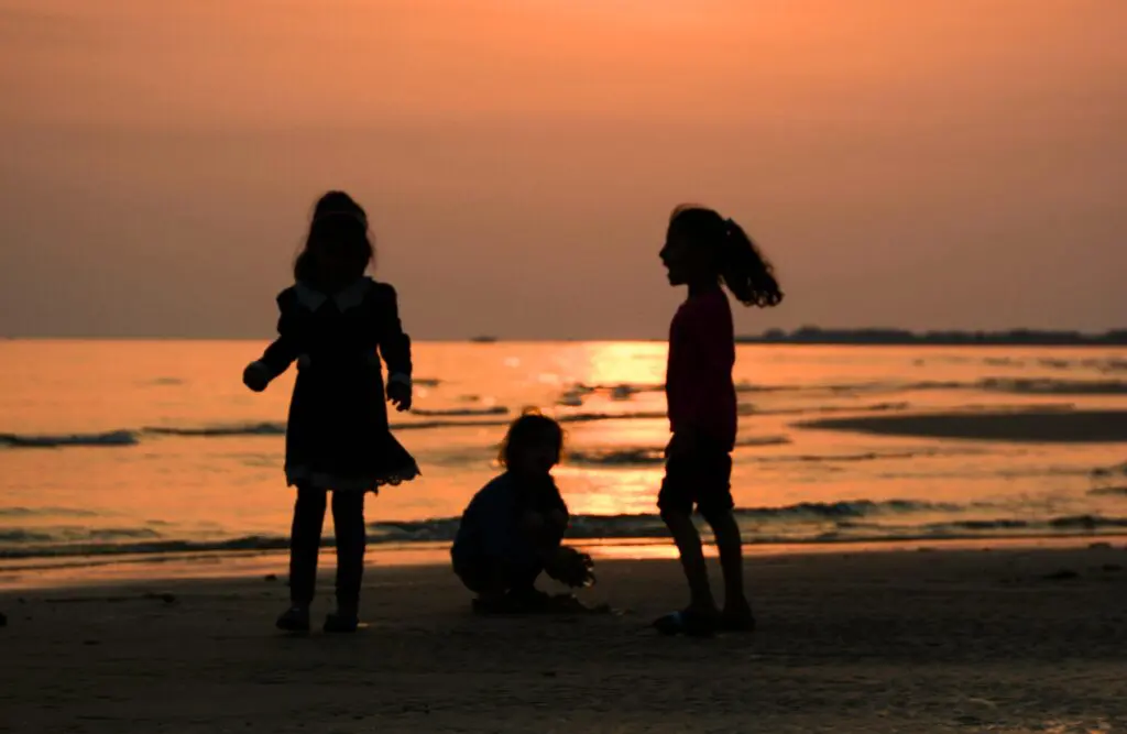 Silhouette of three girls playing on the beach. Counselling Virginia. Brisbane Livewell Clinic