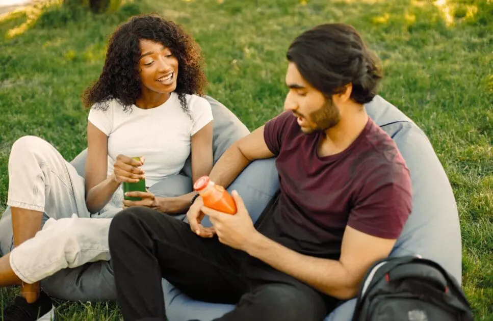 Couple sitting on bean bags in a field. Counselling Brisbane. Hypnotherapy Near Me. Relationship Counseling Near Me. Brisbane Livewell Clinic