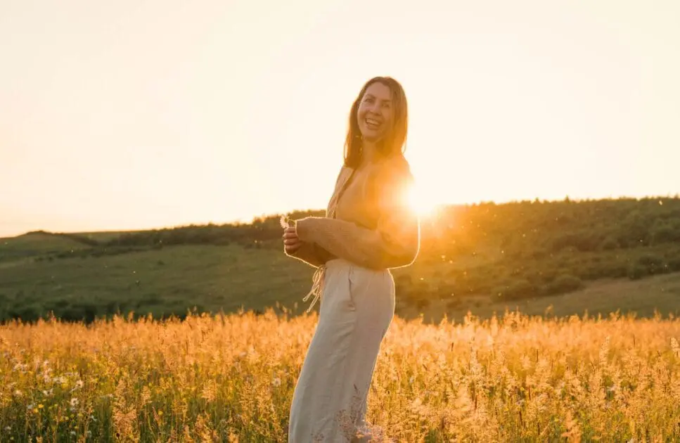 Woman standing in a field at sunset. Grief and Bereavement Counselling. Health Issues. Recovery after Viral Infection. Masssage Bowen Secrets. Brisbane Livewell Clinic