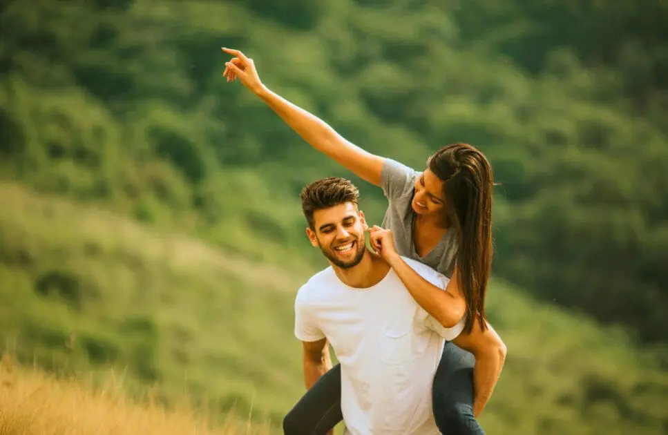 Couple having fun in the field. Couples Therapy. Gastric Band Hypnosis. Brisbane Livewell Clinic