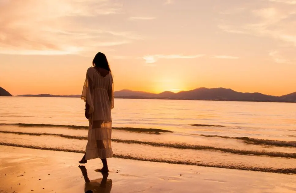 Woman walking along the beach during sunset. Hormonal Imbalance. Brisbane Livewell Clinic