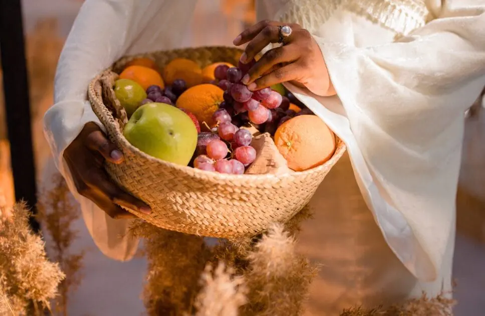 Woman holding a basket of fruits. Shake the Weight Away. Clinical Nutritionist Carina. Nutrition Brisbane. Brisbane Livewell Clinic