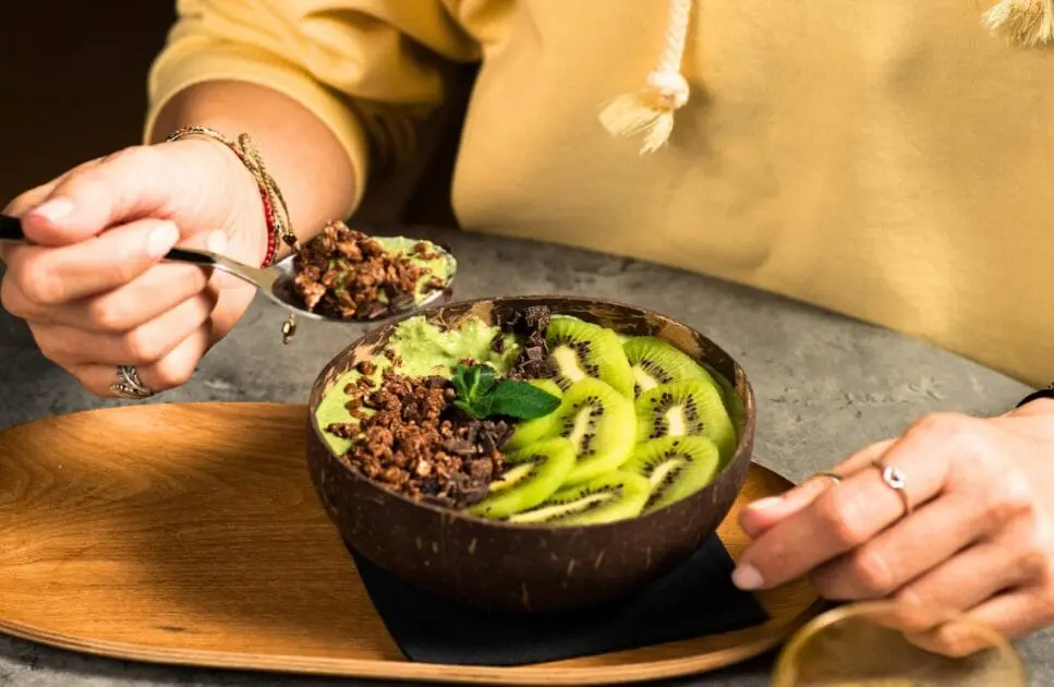 Woman eating smoothie bowl. Holistic Approach. Clinical Nutritionist Carina. Weight Loss Aids. Brisbane Livewell Clinic