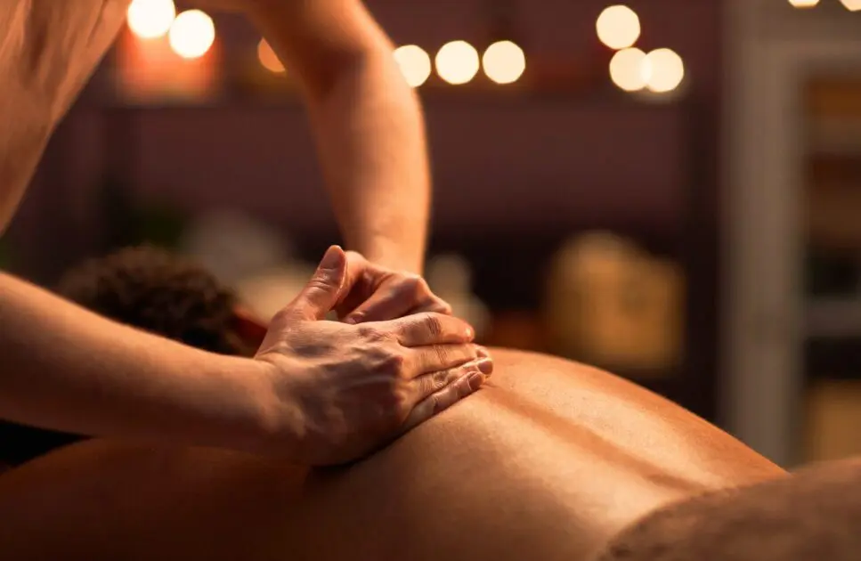 Massage therapist applying light pressure massage. Benefits of Therapeutic Massage. What is Relaxation Massage. Massage Therapist Brisbane. Remedial Massage Brisbane. Brisbane Livewell Clinic