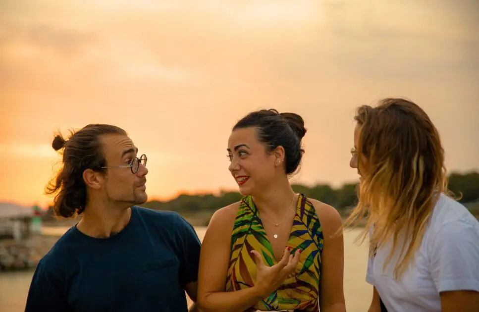 Three friends talking during sunset. Right Naturopath for you. Naturopathic Practitioner. Brisbane Livewell Clinic