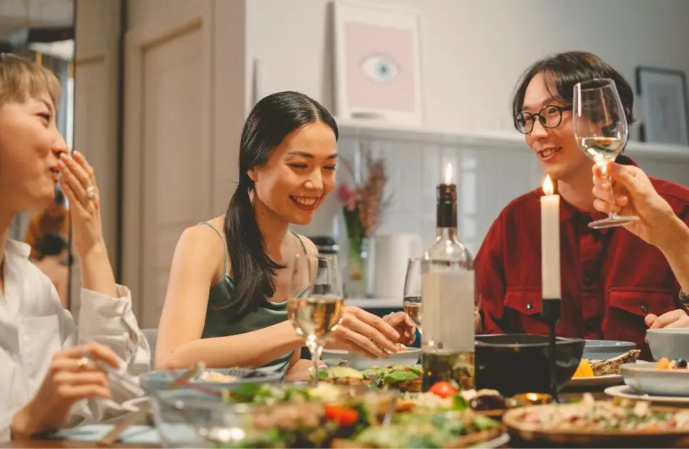 Friends eating and dining together. Mood & Food. Foods for Fertility. Clinical Nutritionist Murarrie. Brisbane Livewell Clinic