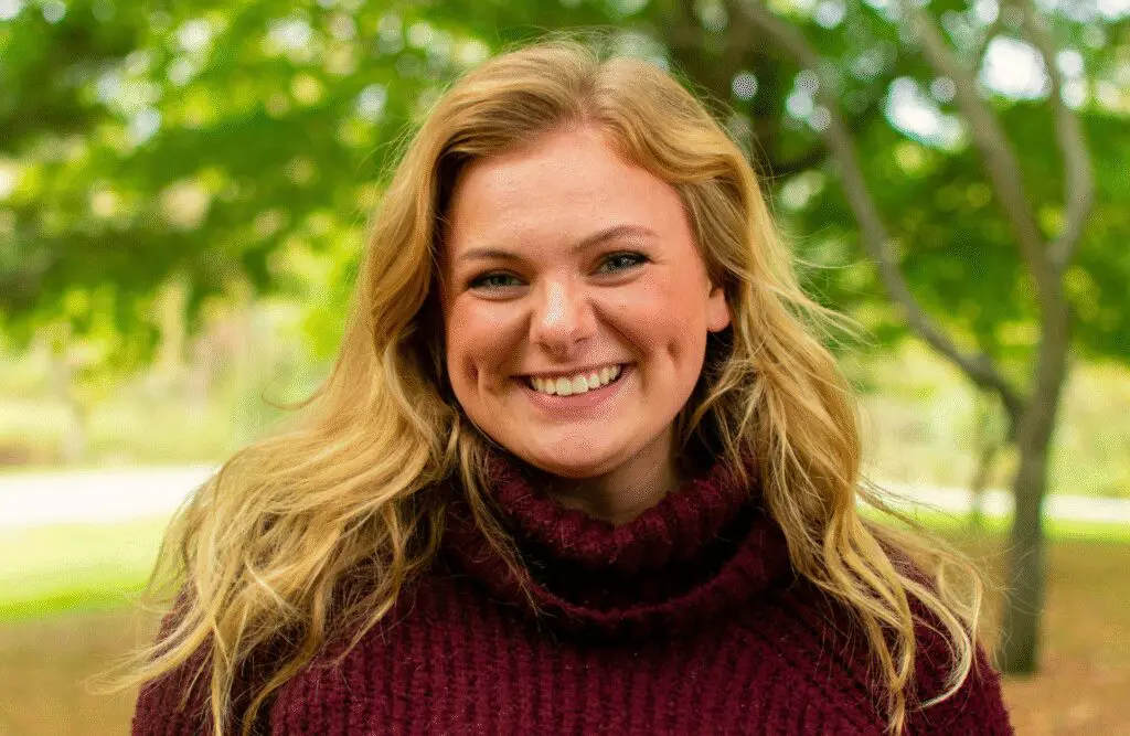 A portrait of a smiling woman. Gut Health Naturopath. Brisbane Livewell Clinic