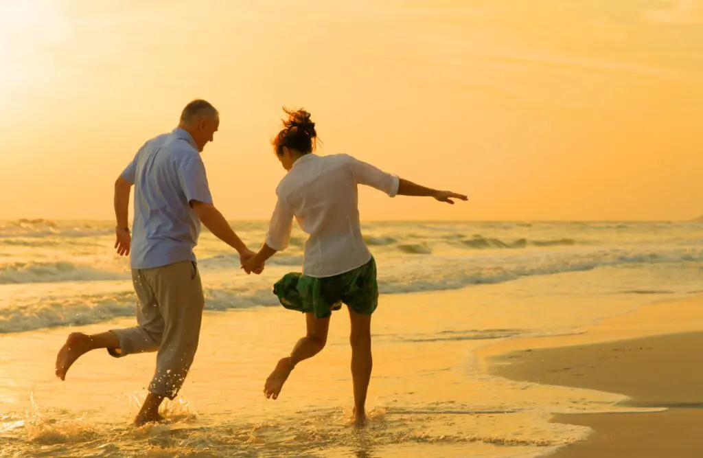 Couple running together along the seashore. Gut Health Test Australia. Bowen Therapy Cost. Brisbane Livewell Clinic