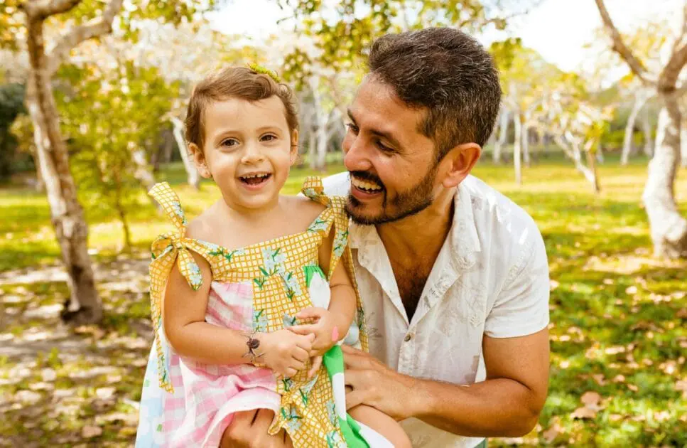 Father and daughter enjoying sunny day in nature. Hypnotherapy near Hendra. Naturopath Redcliffe. Quit Smoking Hypnotherapy. Brisbane Livewell Clinic