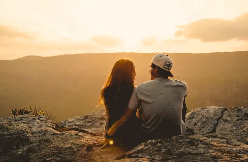 Couple watching sunset while sitting on a mountain peak. Counselling Aspley. Brisbane Livewell Clinic