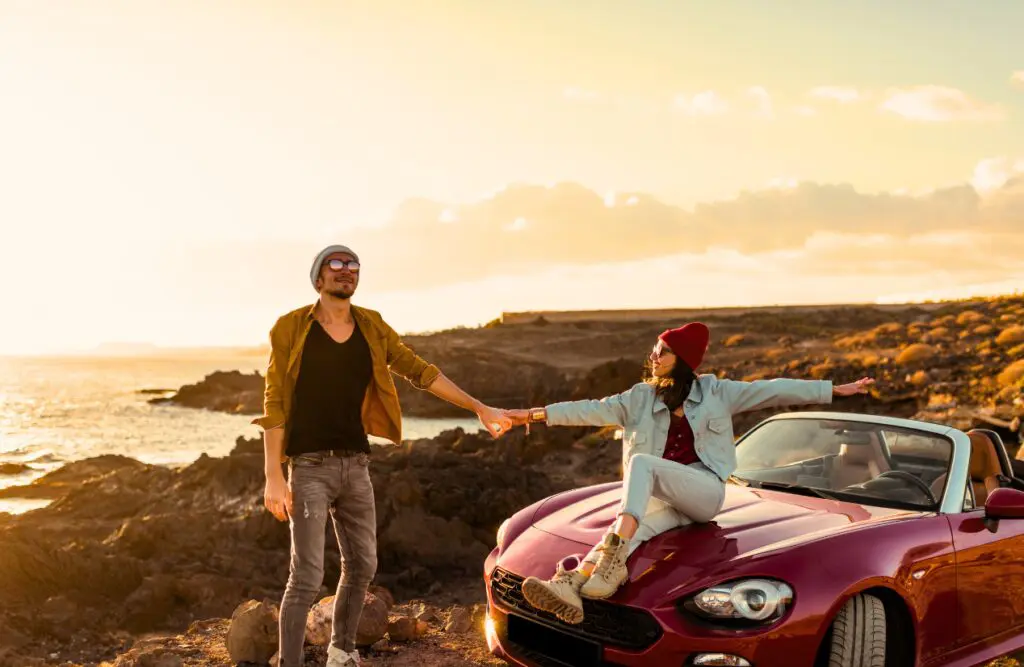 Couple enjoying sunset on the beach while holding each other's hand. Counselling Stafford. Relationship Counselling Brisbane. Brisbane Livewell Clinic