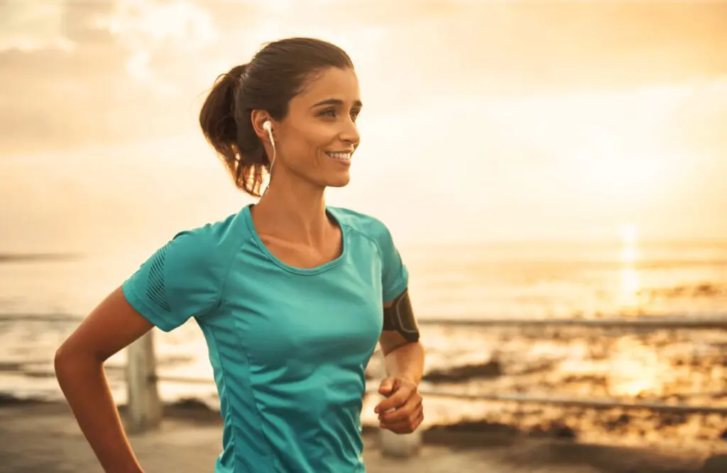 Woman running on the sidewalk. Nutritionist Wavell Heights. Brisbane Livewell Clinic