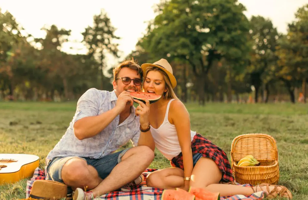 Happy couple enjoying a picnic in the park. Clinical Nutrients. Brisbane Livewell Clinic