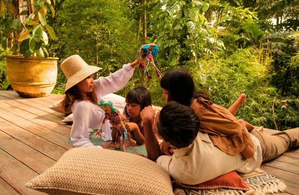 Parents playing with their kids. Hypnotherapy near Gordon Park. What is Clinical Hypnotherapy. Clinical Nutritionist Seven Hills. Brisbane Livewell Clinic