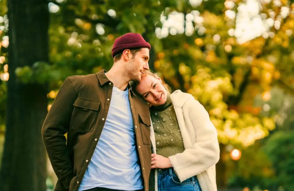 Couple standing together in a park. Counselling Carindale. Counselling Northgate. Brisbane Livewell Clinic